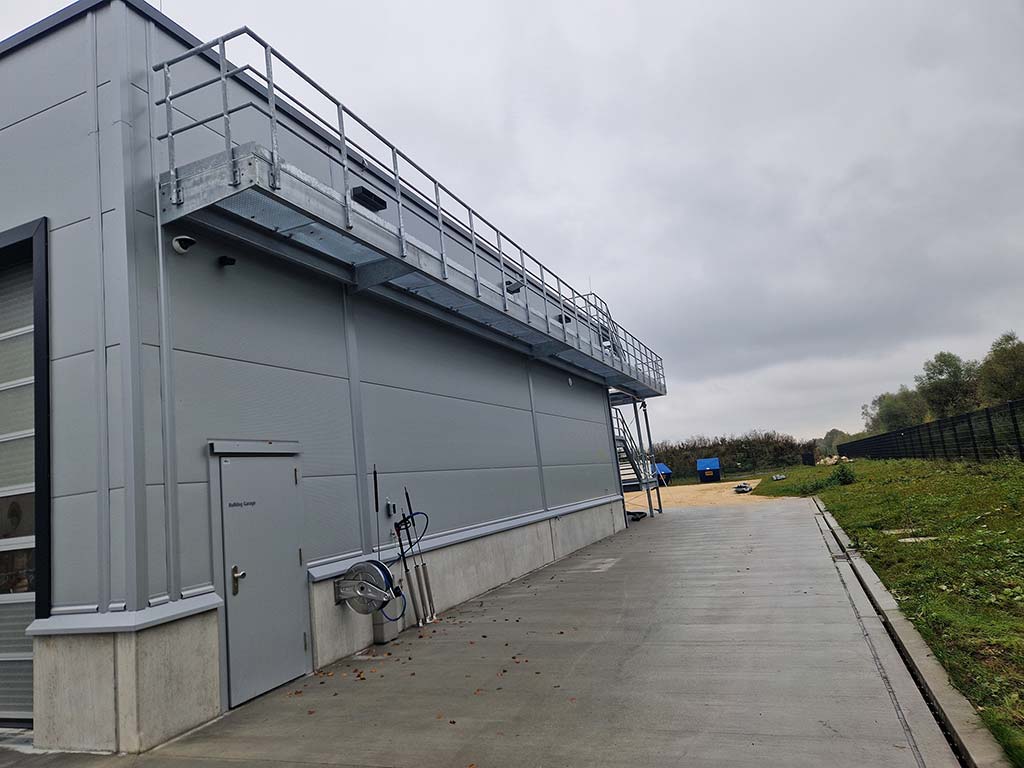 Steg für LKW Dachreinigung und Schneebeseitigung